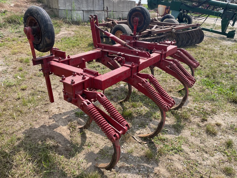 Tillage - Plows  Massey Ferguson Chisel Plow | 7 Teeth, Auto-Reset, 3pth Photo