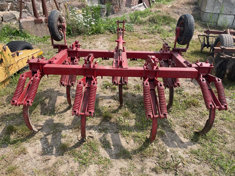 Tillage - Plows  Massey Ferguson Chisel Plow | 7 Teeth, Auto-Reset, 3pth Photo