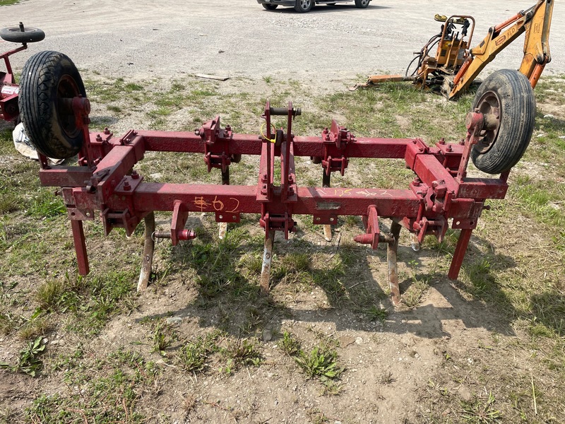 Tillage - Plows  Massey Ferguson Chisel Plow | 7 Teeth, Auto-Reset, 3pth Photo