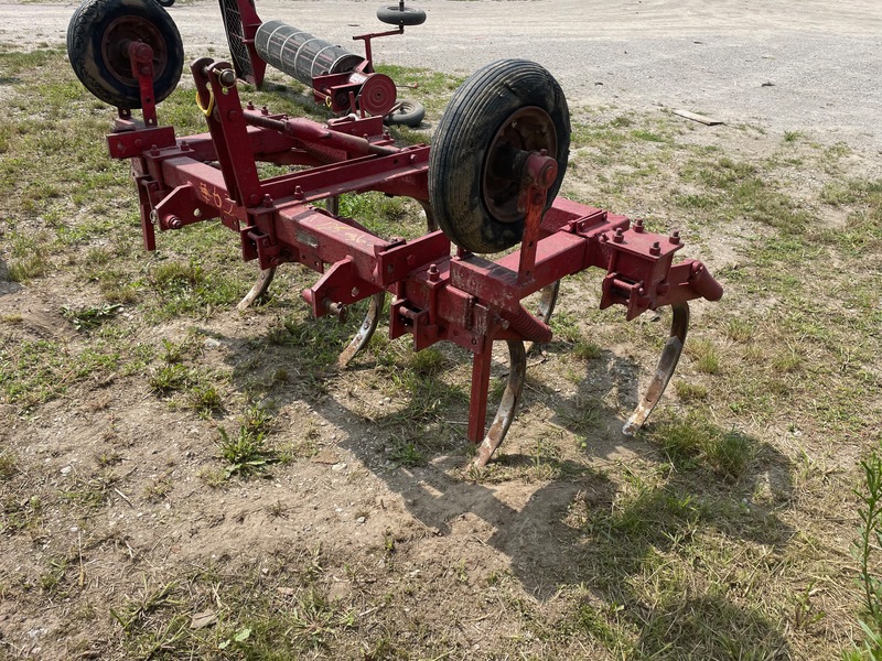 Tillage - Plows  Massey Ferguson Chisel Plow | 7 Teeth, Auto-Reset, 3pth Photo