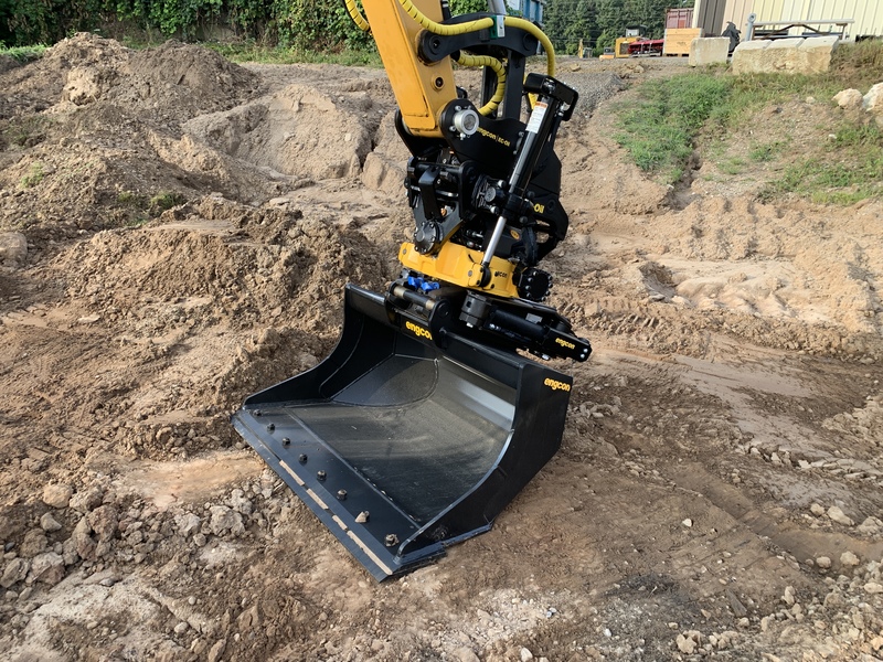 Sany SY80 with Engcon Tilt Rotator 