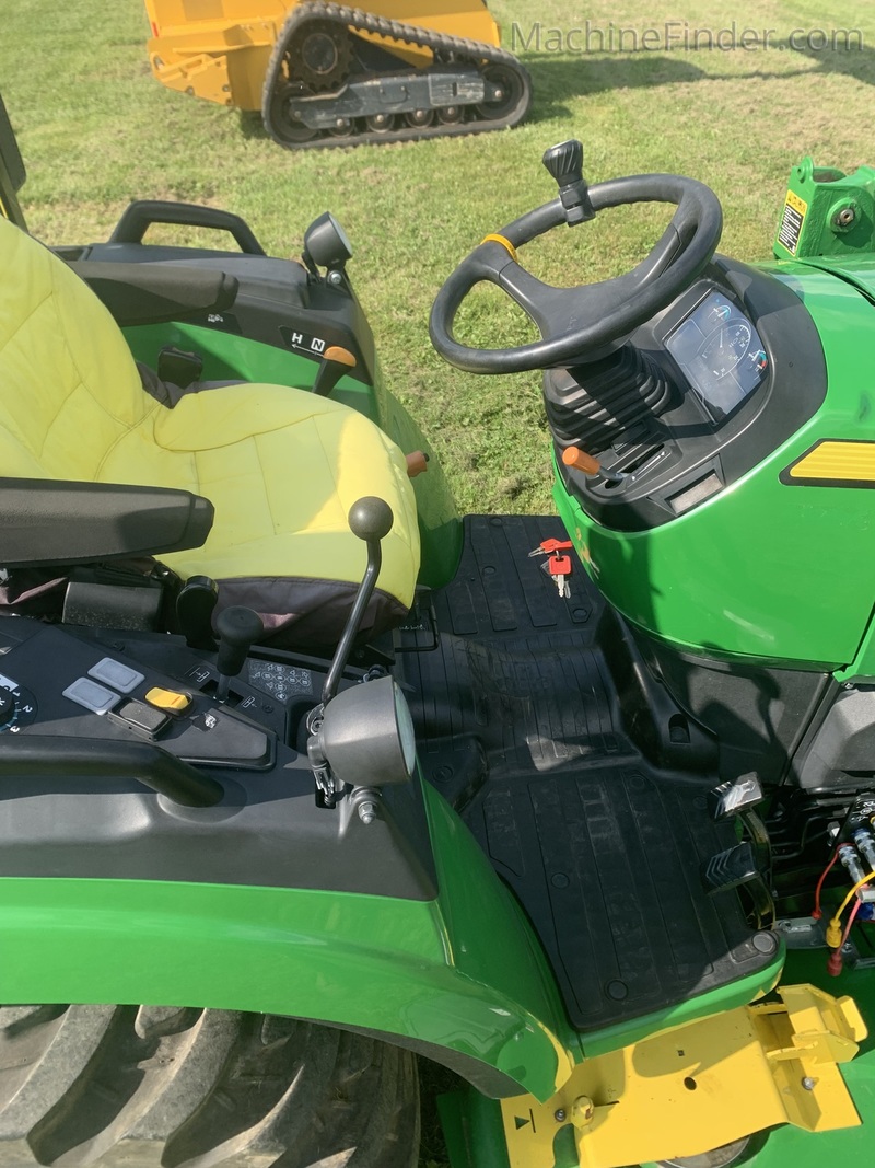 Tractors  2018 John Deere 2032R Compact Utility Tractor Photo