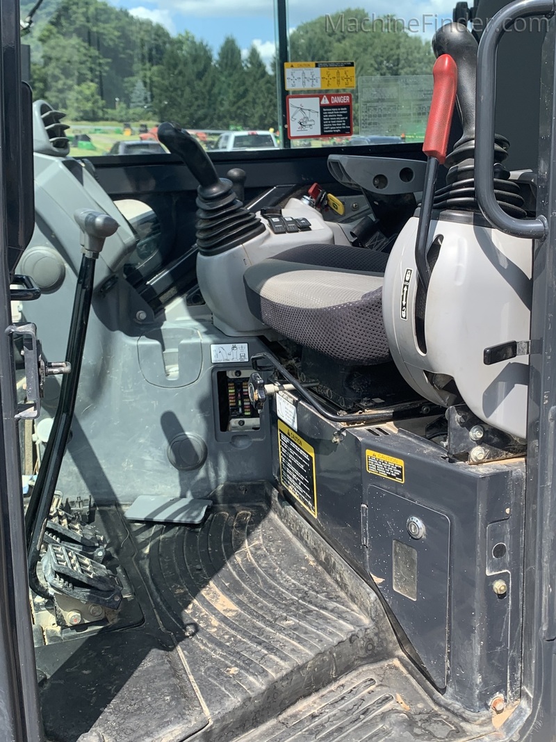 Construction  2019 John Deere 30G Compact Excavator Photo