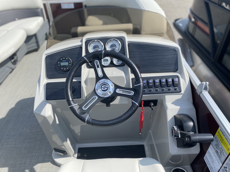 Boats  2024 Sylvan Mirage 820 Cruise w Yamaha T50 High Thrust Photo