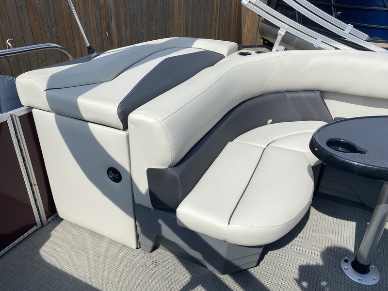 Boats  2024 Sylvan Mirage 820 Cruise w Yamaha T50 High Thrust Photo