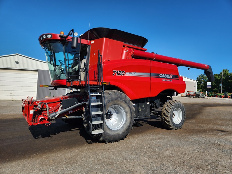 Case IH 7120 Combine