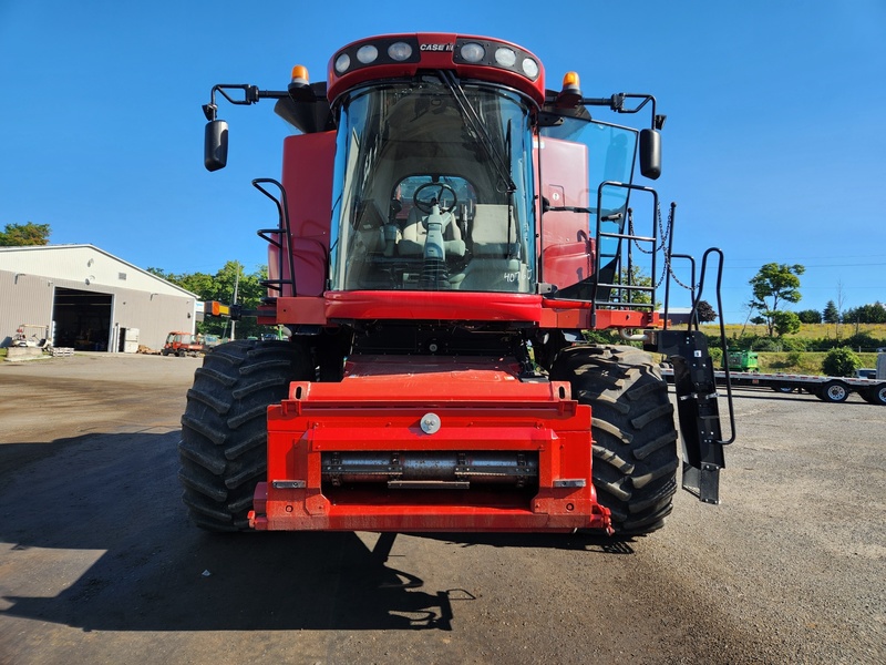 Combines & Harvesting Equipment  Case IH 7120 Combine Photo