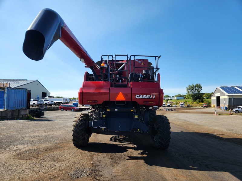 Combines & Harvesting Equipment  Case IH 7120 Combine Photo