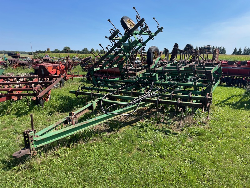 Tillage - Cultivators  John Deere S-Tine Cultivator - 26ft Photo