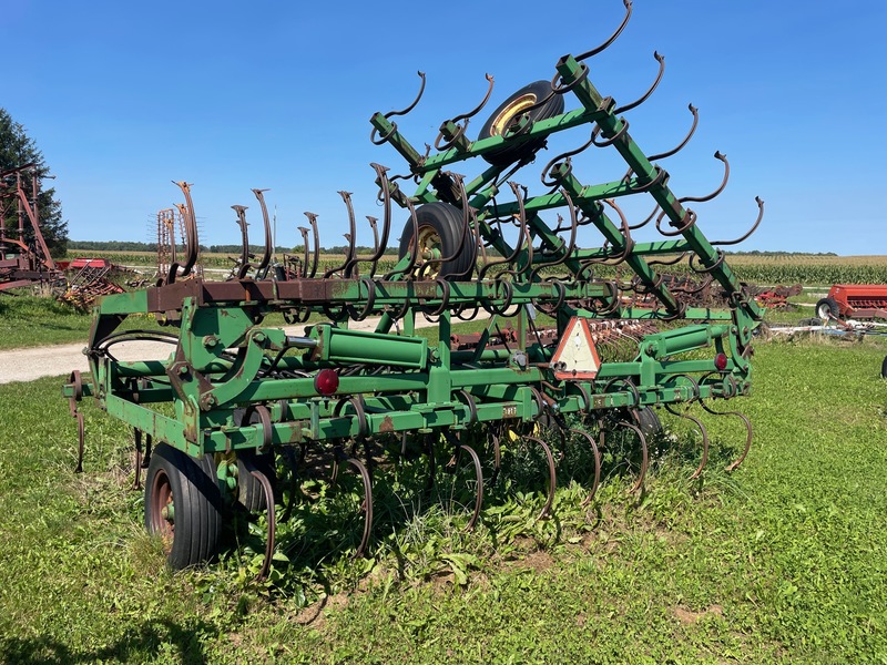 Tillage - Cultivators  John Deere S-Tine Cultivator - 26ft Photo