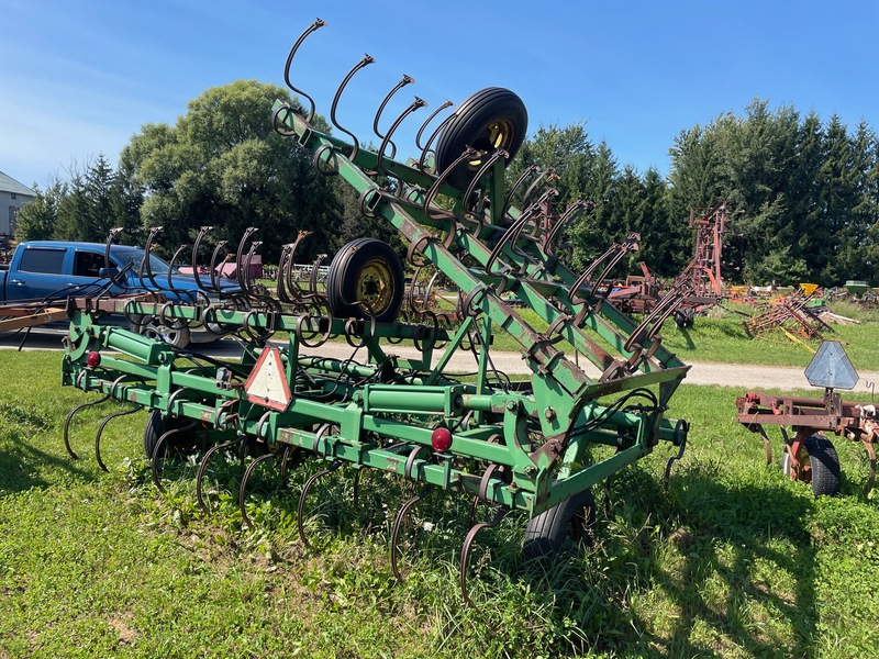 Tillage - Cultivators  John Deere S-Tine Cultivator - 26ft Photo