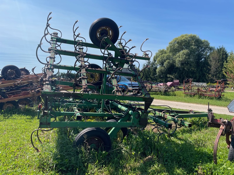 Tillage - Cultivators  John Deere S-Tine Cultivator - 26ft Photo