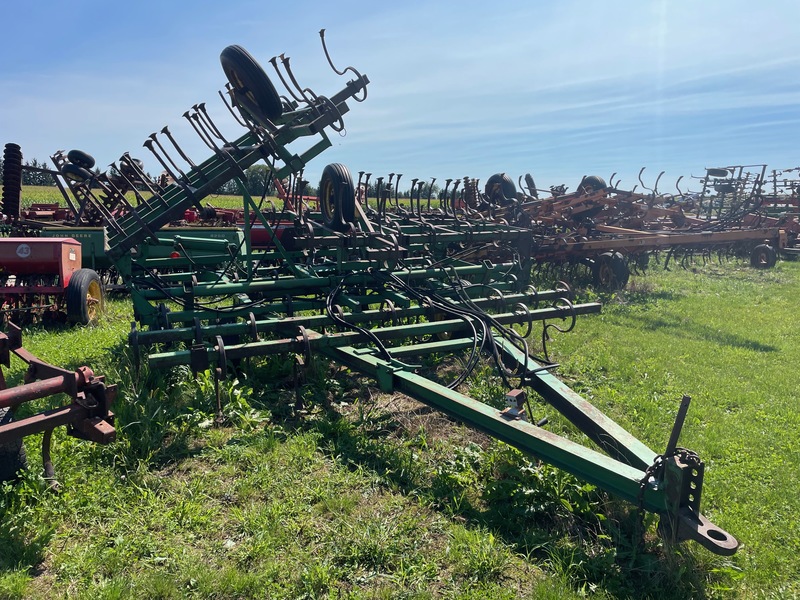 Tillage - Cultivators  John Deere S-Tine Cultivator - 26ft Photo