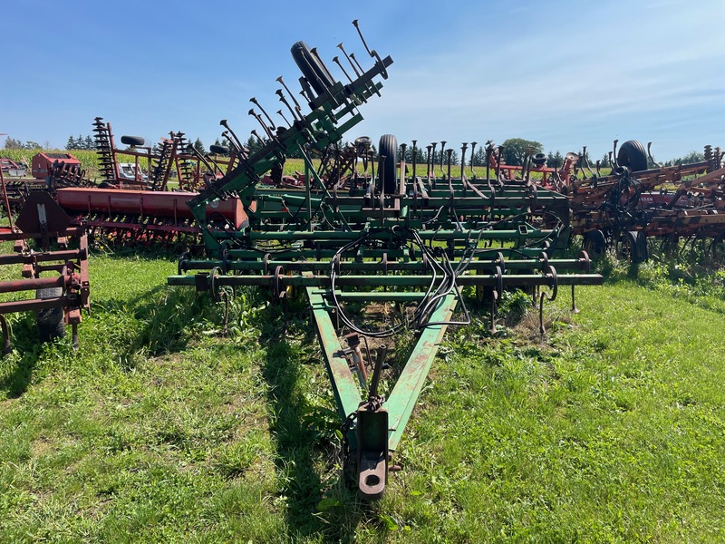 Tillage - Cultivators  John Deere S-Tine Cultivator - 26ft Photo