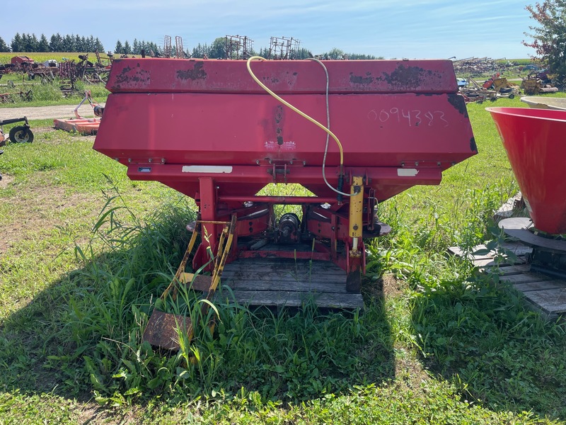 Chemical/Fertilizer Application  Dual Spinner Fertilizer Spreader Photo