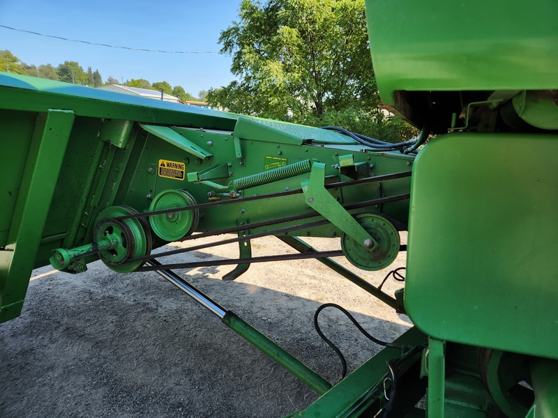 Combines & Harvesting Equipment  John Deere 7721 Pulltype Combine  Photo