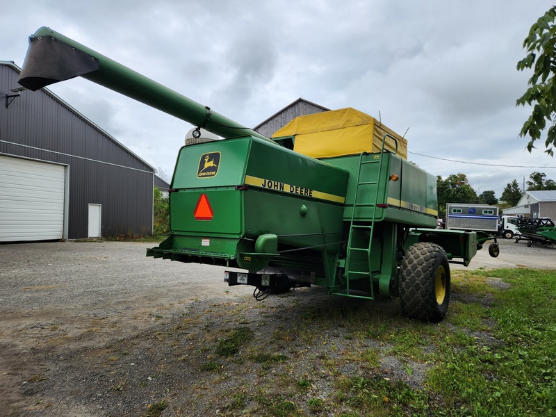 Combines & Harvesting Equipment  John Deere 7721 Pulltype Combine Photo