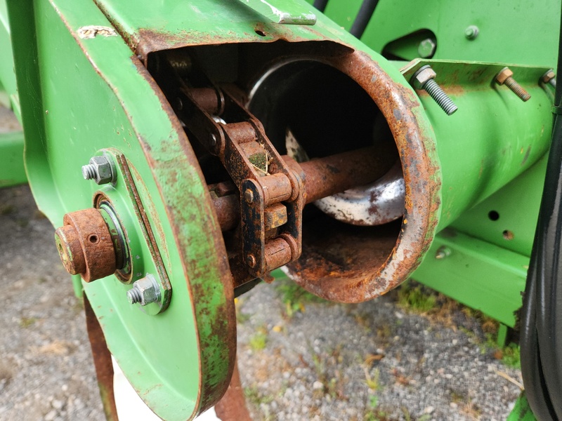 Combines & Harvesting Equipment  John Deere 7721 Pulltype Combine Photo