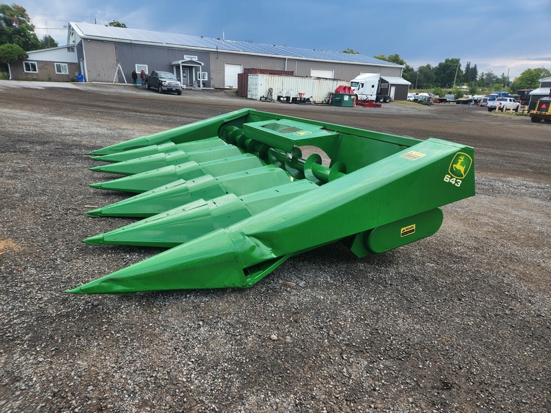 John Deere 643 Corn Head 