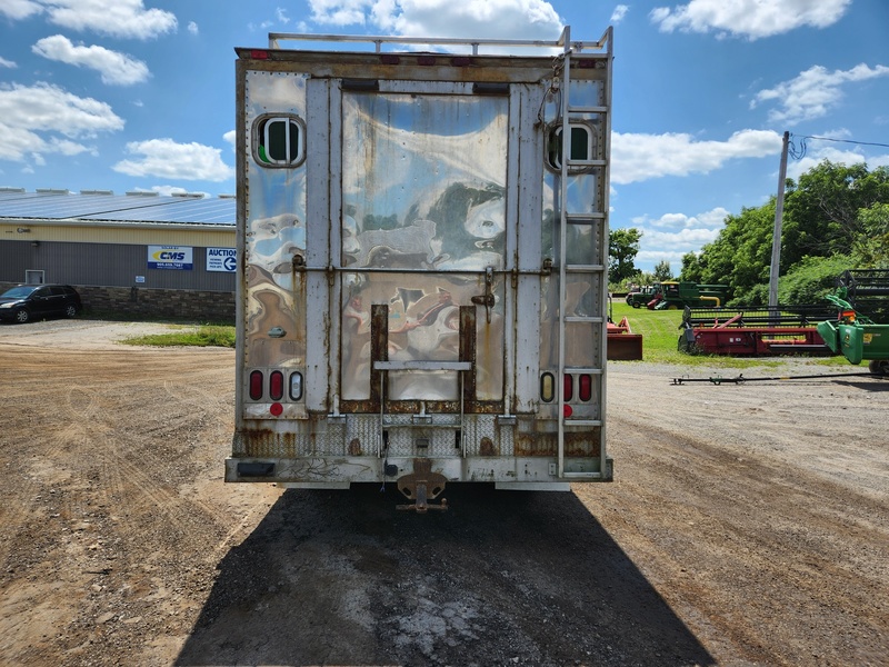 Heavy Trucks  2009, Isuzu NPR Truck / Horse Box Photo