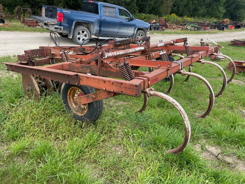 Tillage - Plows  International Harvester Disc Chisel Plow - 10ft Photo