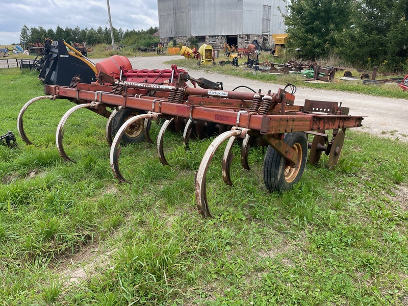 Tillage - Plows  International Harvester Disc Chisel Plow - 10ft Photo