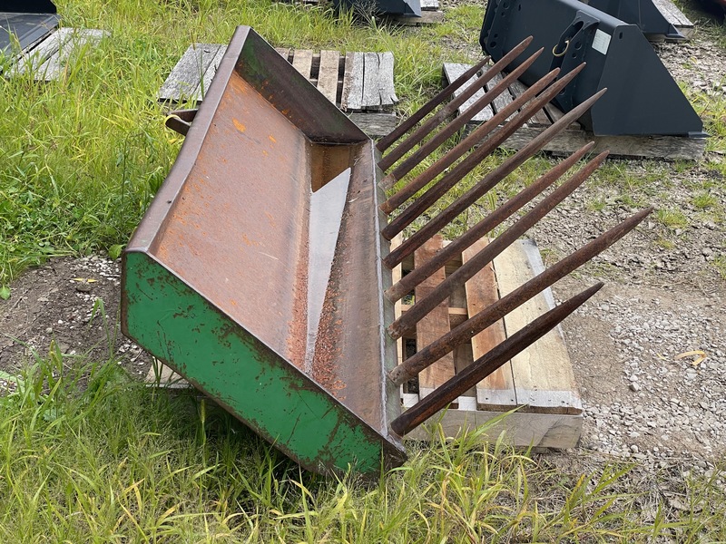 Attachments  John Deere 6.5ft Manure Fork - Quick Attach Photo