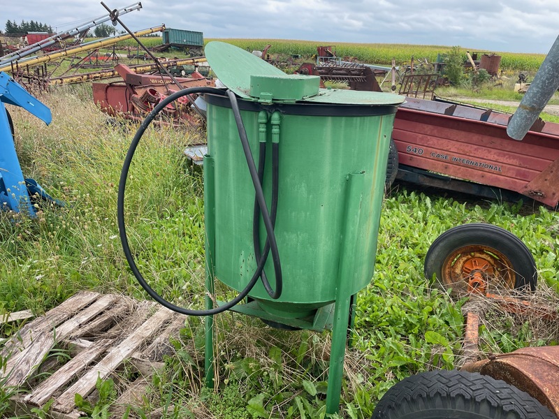 Grain Handling  Green Vertical Hydraulic Drive Auger Mixer Photo