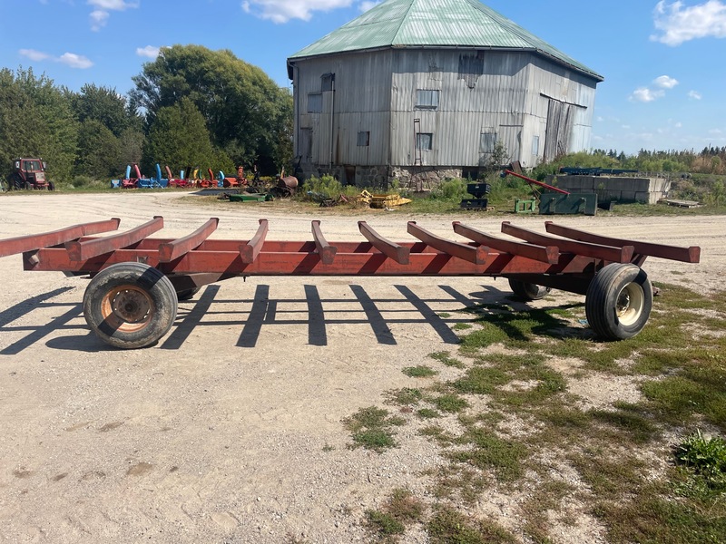 Wagons  20ft Round Bale Wagon Photo