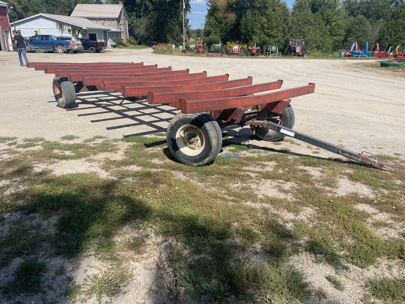 Wagons  20ft Round Bale Wagon Photo