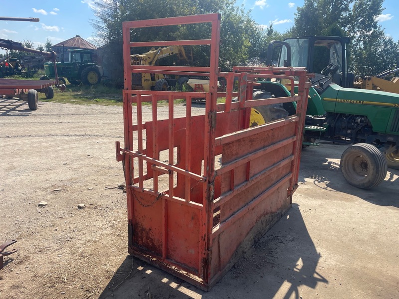 Hay/Forage/Livestock  Cattle Head Gate Squeeze Chute Photo