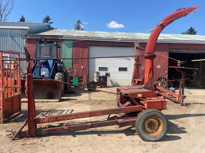 Hay/Forage/Livestock  New Holland 717 Forage Harvester Super Photo