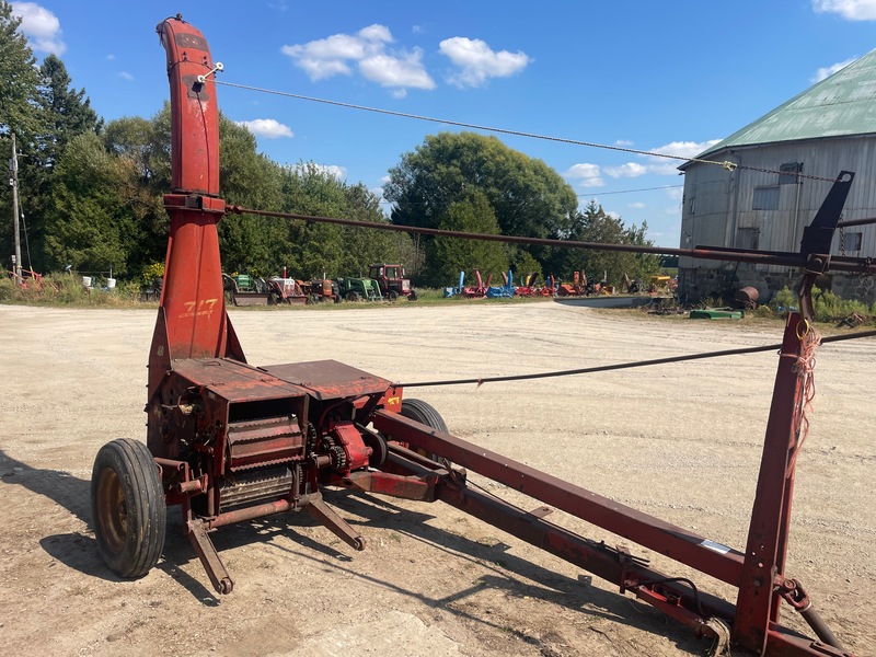 Hay/Forage/Livestock  New Holland 717 Forage Harvester Super Photo