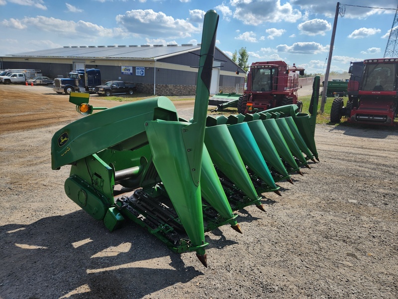 Combines & Harvesting Equipment  John Deere 893 Corn Head Photo