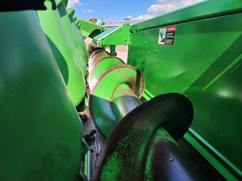 Combines & Harvesting Equipment  John Deere 893 Corn Head Photo