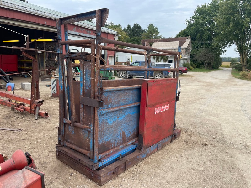 Hay/Forage/Livestock  Paul Livestock Scale With Squeeze Photo