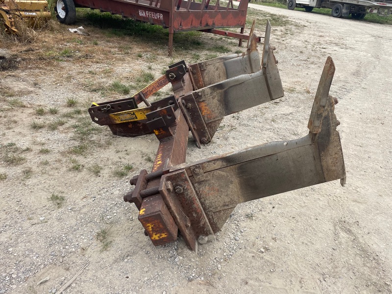 Tillage - Other  Taylorway 3 Shank Ripper | 3 Point Hitch Photo