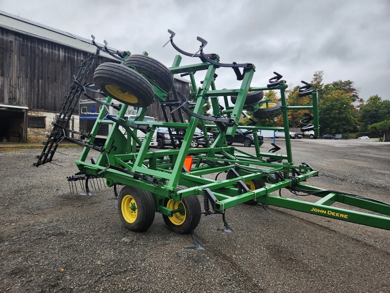 Cultivators  John Deere 960 Cultivator  Photo