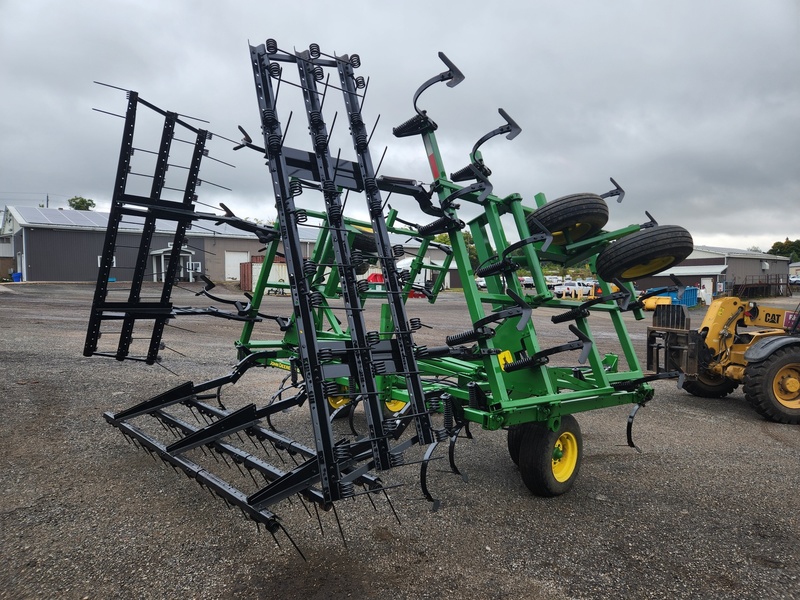 Cultivators  John Deere 960 Cultivator  Photo