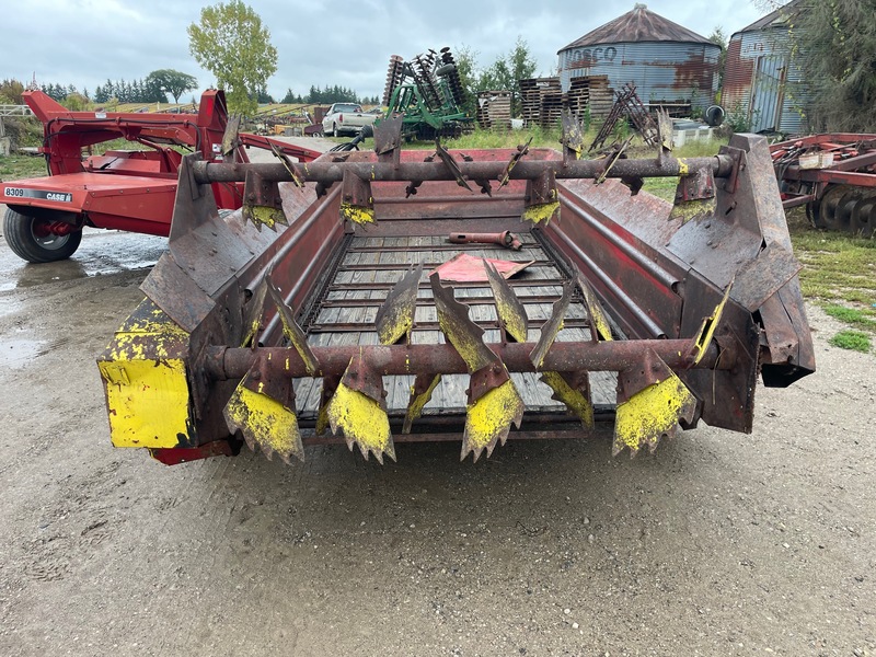 Manure Equipment  New Holland 512 Manure Spreader - Double Beater Photo