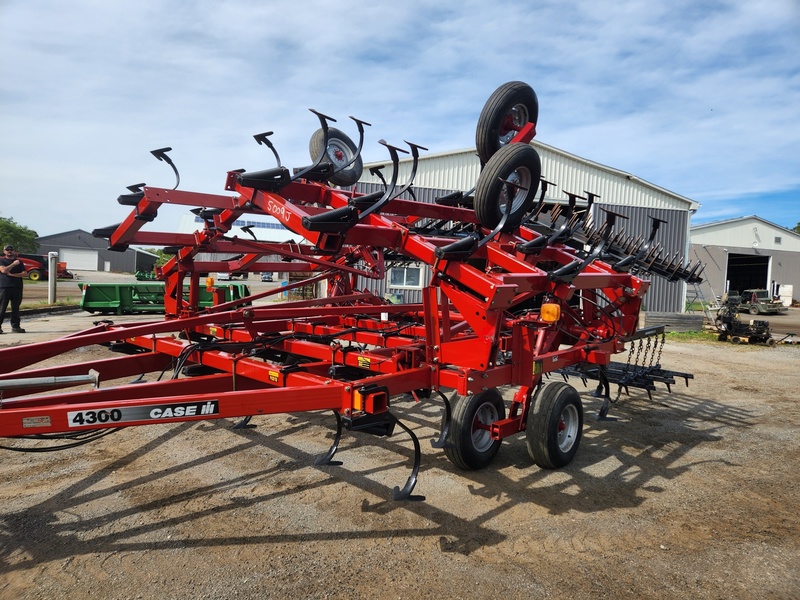 Cultivators  Case IH 4300 Cultivator Photo