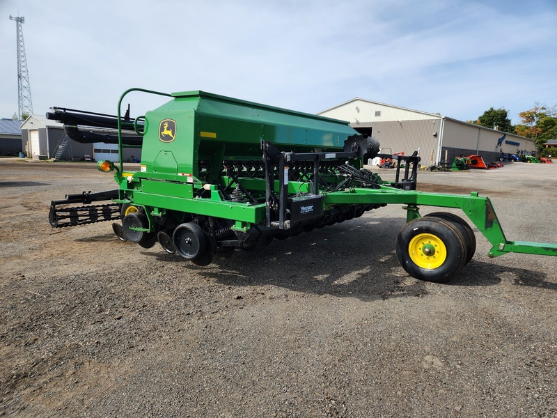 Planting Equipment  John Deere 1590 No-Till Drill  Photo