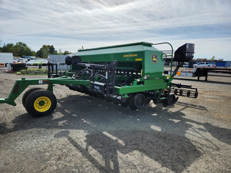 Planting Equipment  John Deere 1590 No-Till Drill  Photo