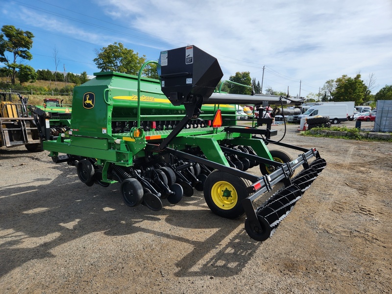 Planting Equipment  John Deere 1590 No-Till Drill  Photo