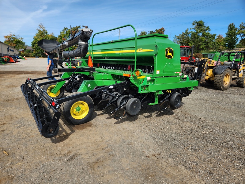 Planting Equipment  John Deere 1590 No-Till Drill  Photo