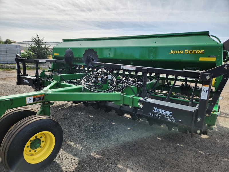 Planting Equipment  John Deere 1590 No-Till Drill  Photo