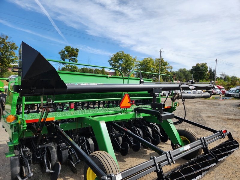 Planting Equipment  John Deere 1590 No-Till Drill  Photo