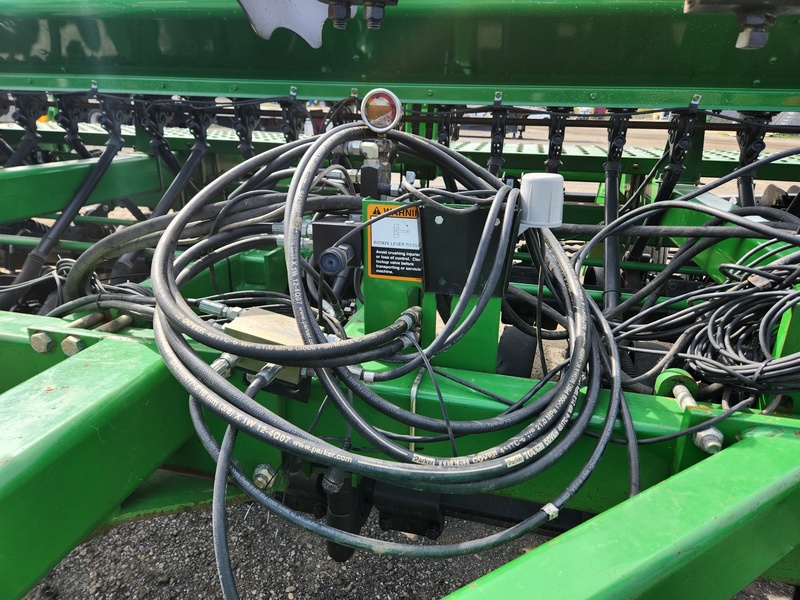 Planting Equipment  John Deere 1590 No-Till Drill  Photo