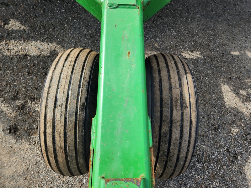 Planting Equipment  John Deere 1590 No-Till Drill  Photo