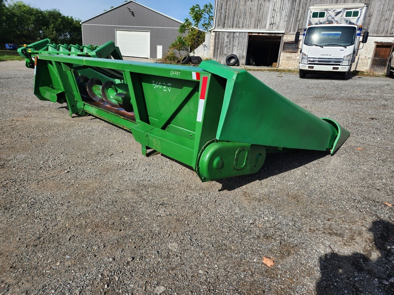 Combines & Harvesting Equipment  John Deere 643 Corn Head  Photo